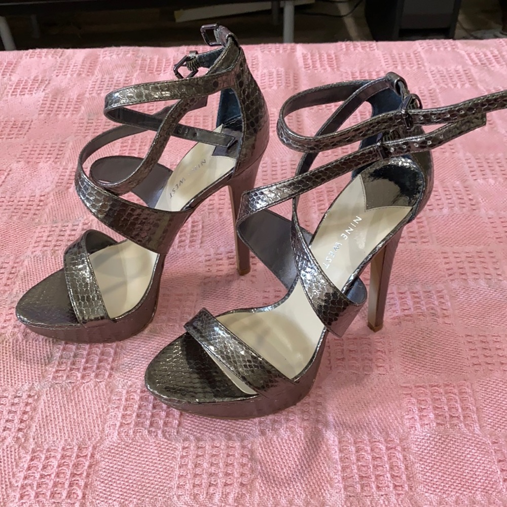 Nice pewter/gray high heels